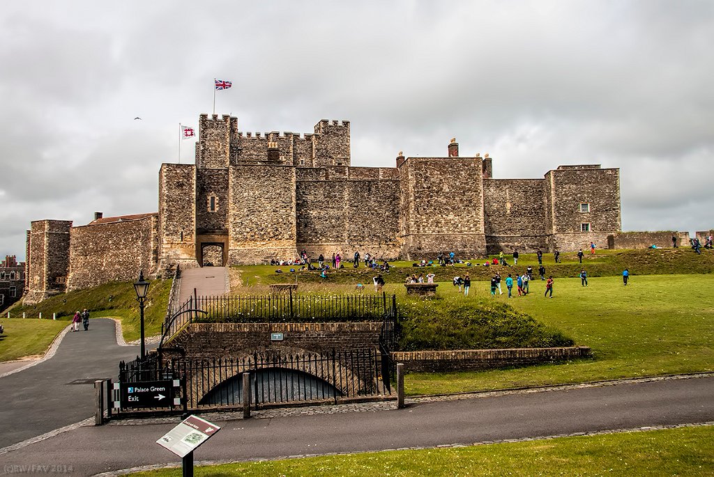 UKDoverDoverCastle1